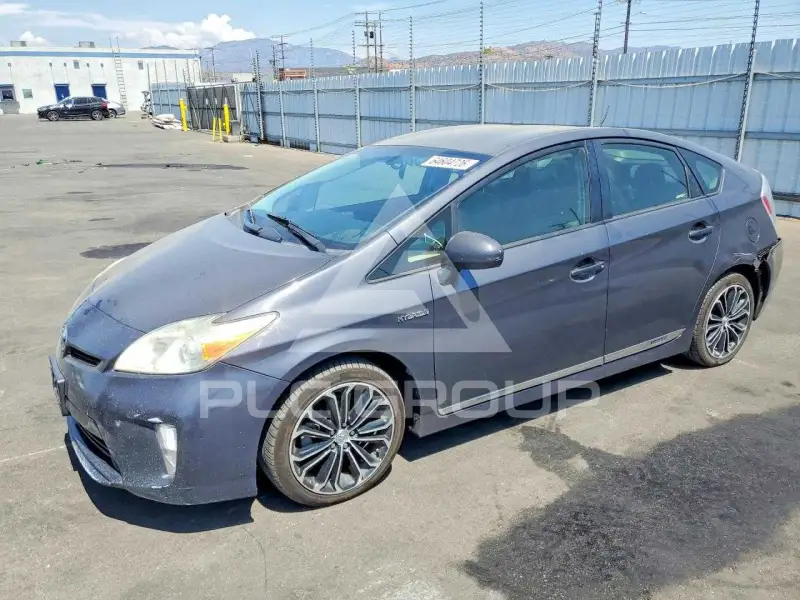 2013 Toyota PRIUS фото