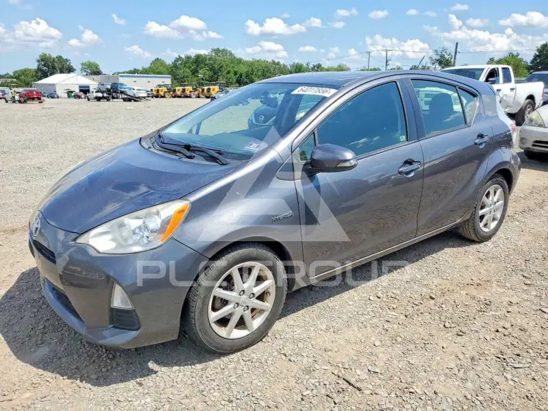 2013 Toyota PRIUS фото
