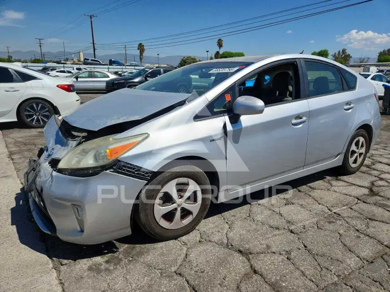 2013 Toyota PRIUS фото