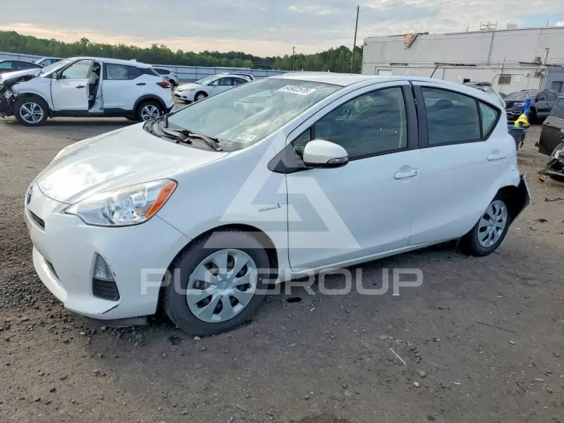 2013 Toyota PRIUS фото