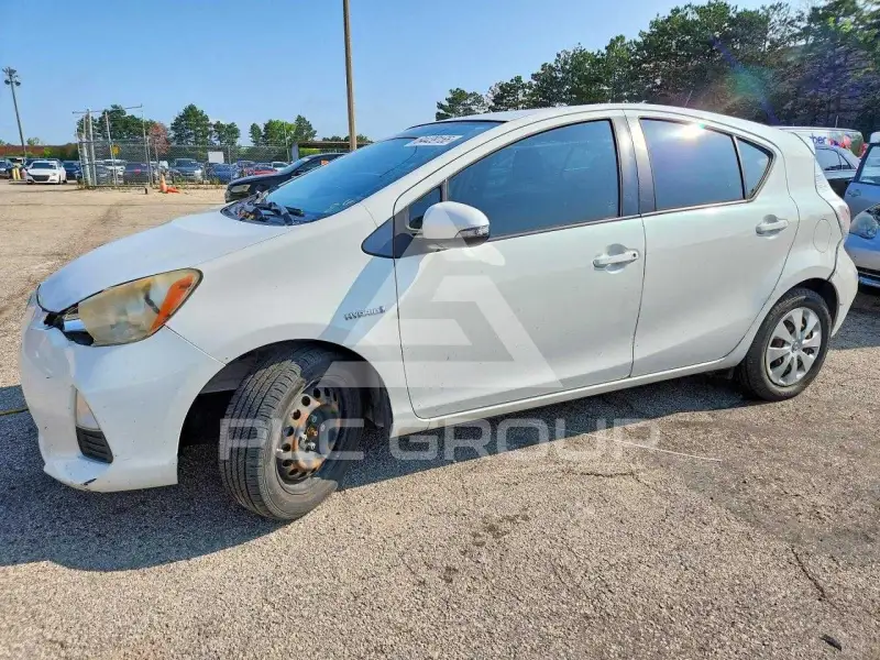 2013 Toyota PRIUS photo