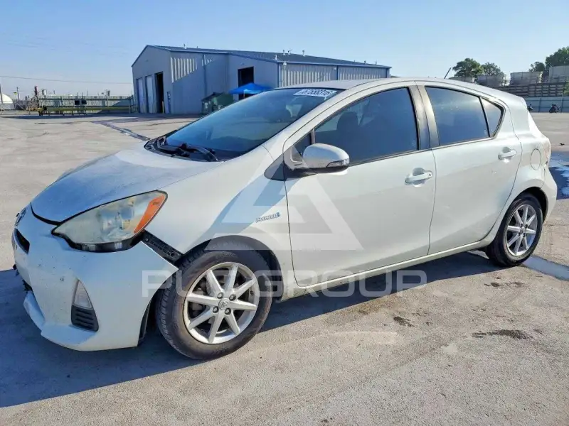 2013 Toyota PRIUS фото
