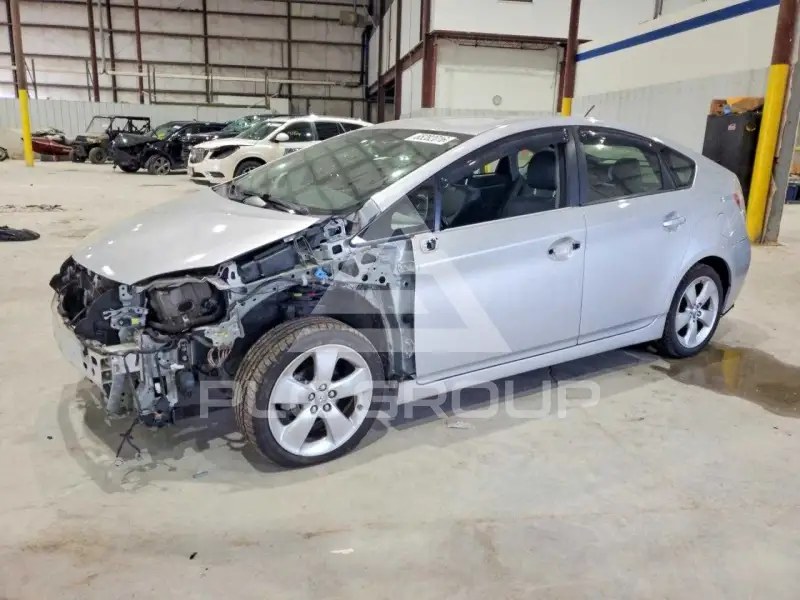 2013 Toyota PRIUS фото