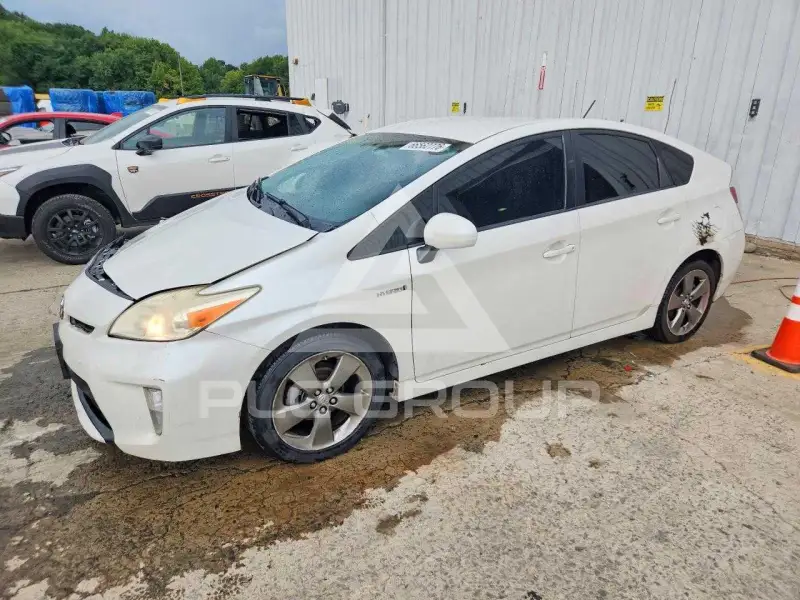 2013 Toyota PRIUS photo