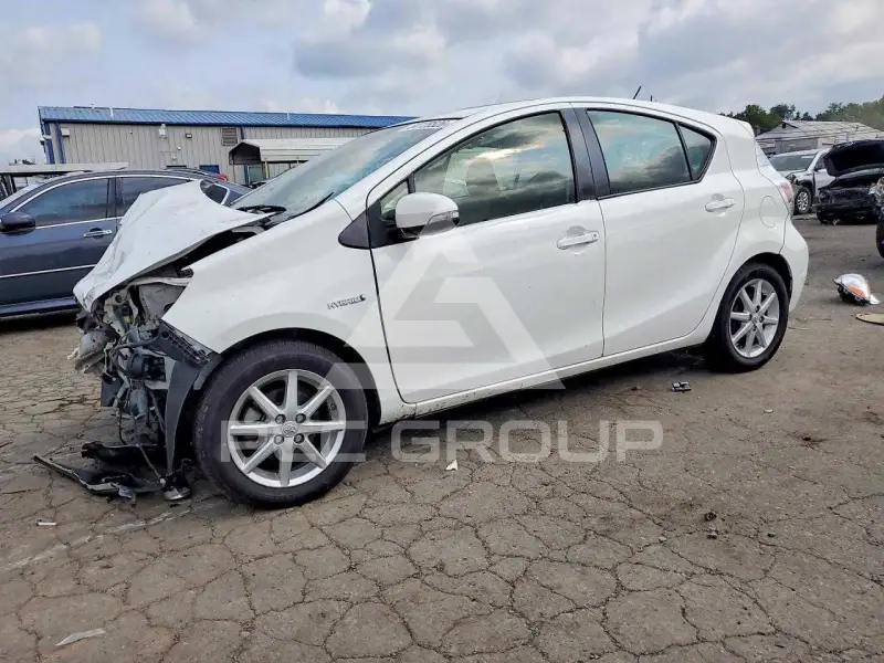 2013 Toyota PRIUS photo