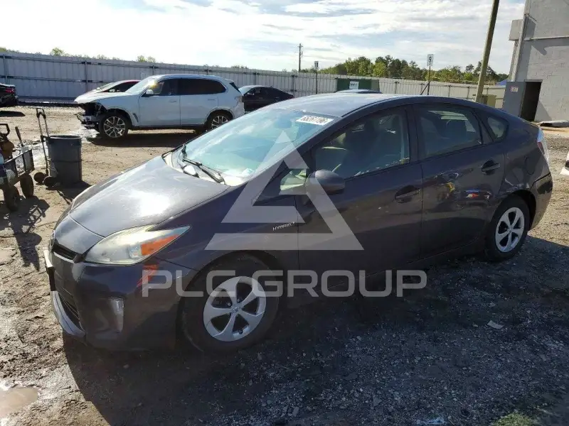 2013 Toyota PRIUS фото