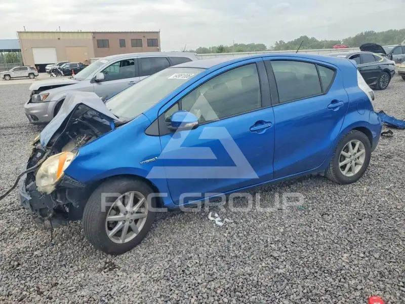 2013 Toyota PRIUS фото