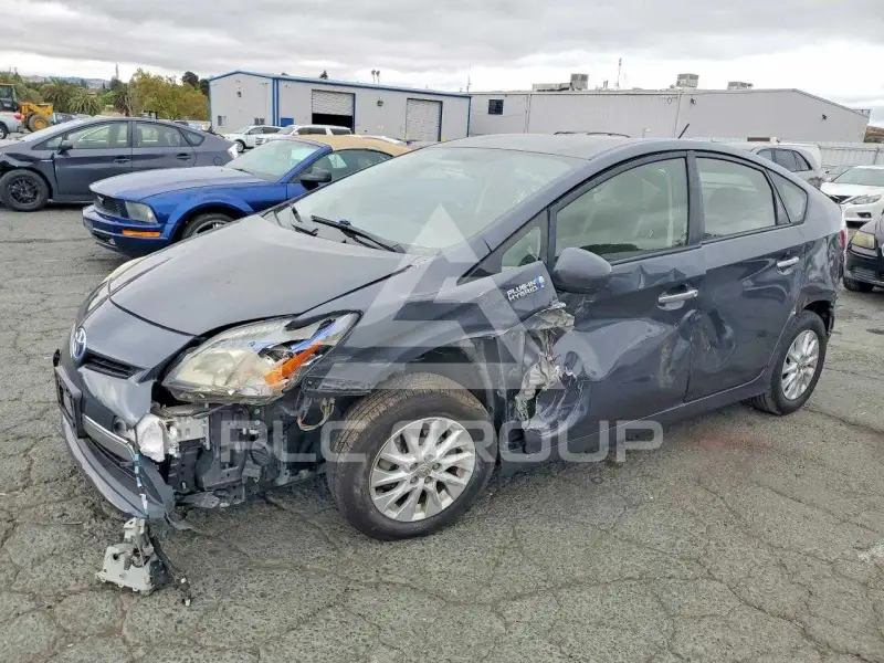2013 Toyota PRIUS фото
