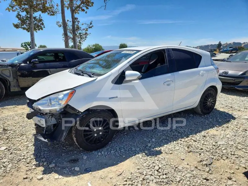 2013 Toyota PRIUS фото
