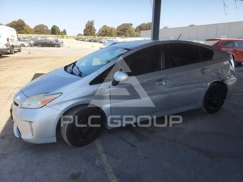 2013 Toyota PRIUS фото