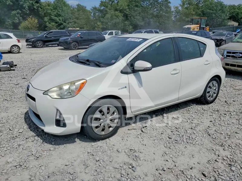 2013 Toyota PRIUS фото