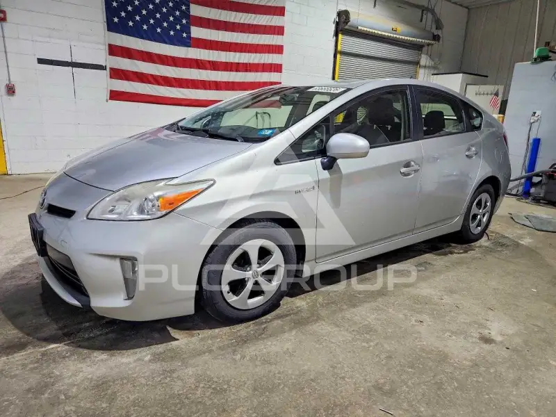 2013 Toyota PRIUS фото