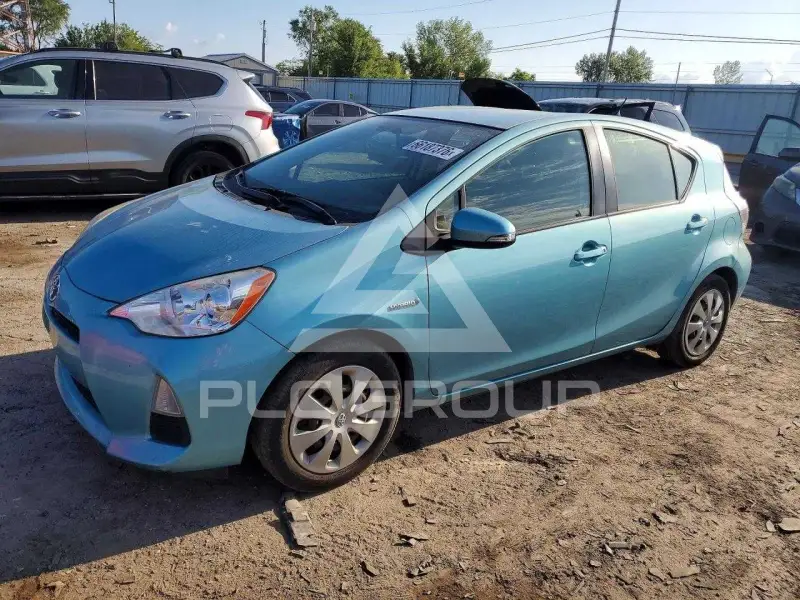 2013 Toyota PRIUS photo