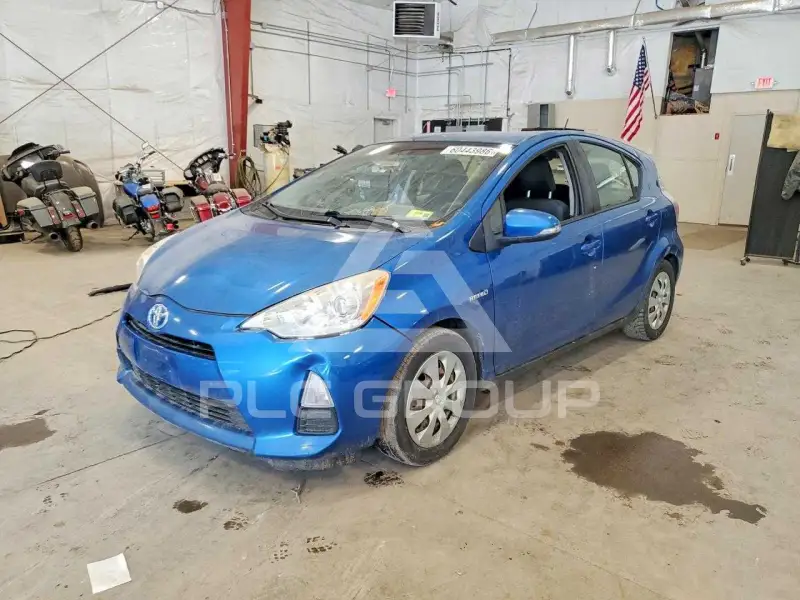 2013 Toyota PRIUS фото