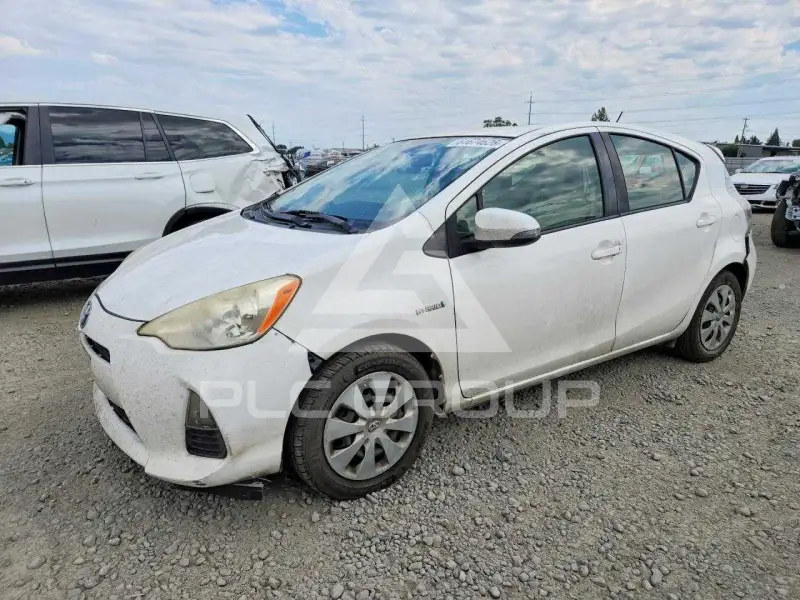 2013 Toyota PRIUS фото