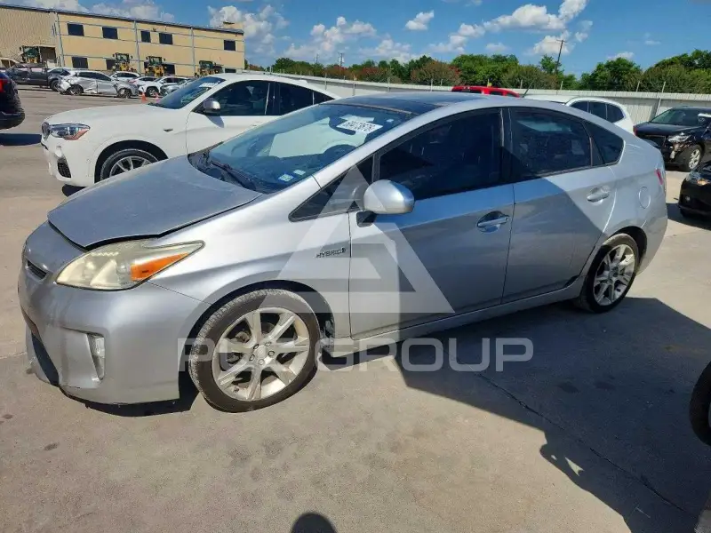 2013 Toyota PRIUS photo
