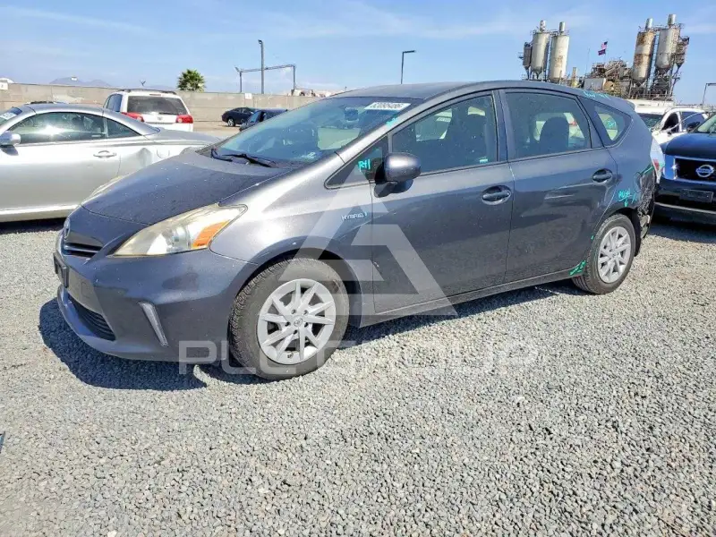 2013 Toyota PRIUS фото