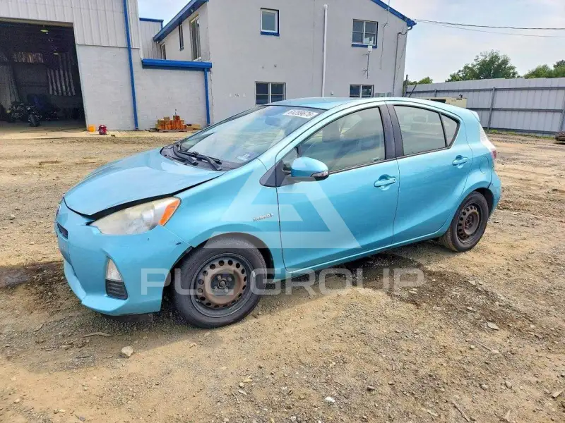 2013 Toyota PRIUS фото
