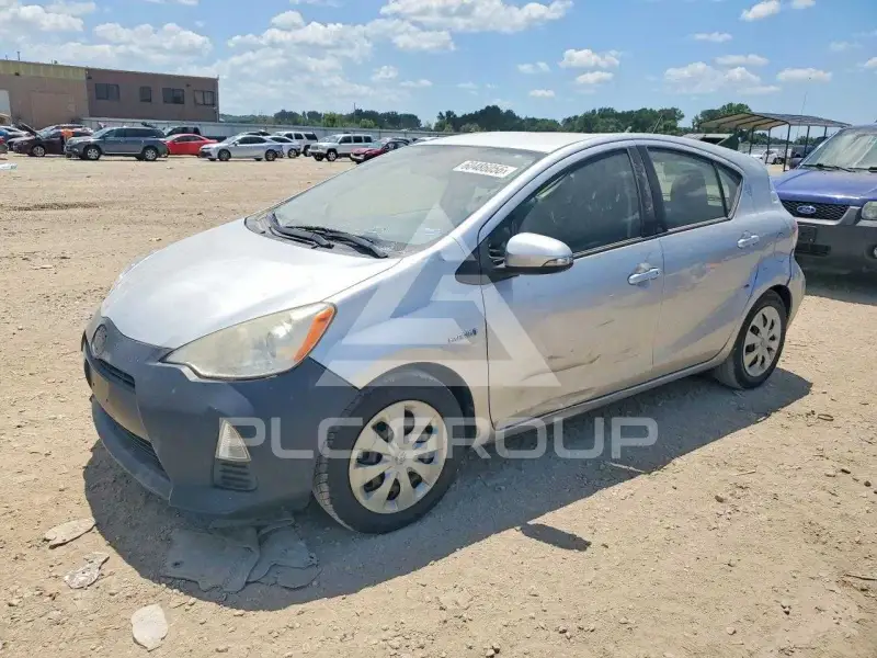 2013 Toyota PRIUS фото