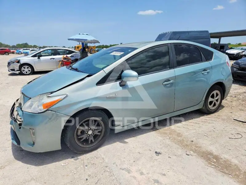 2013 Toyota PRIUS фото