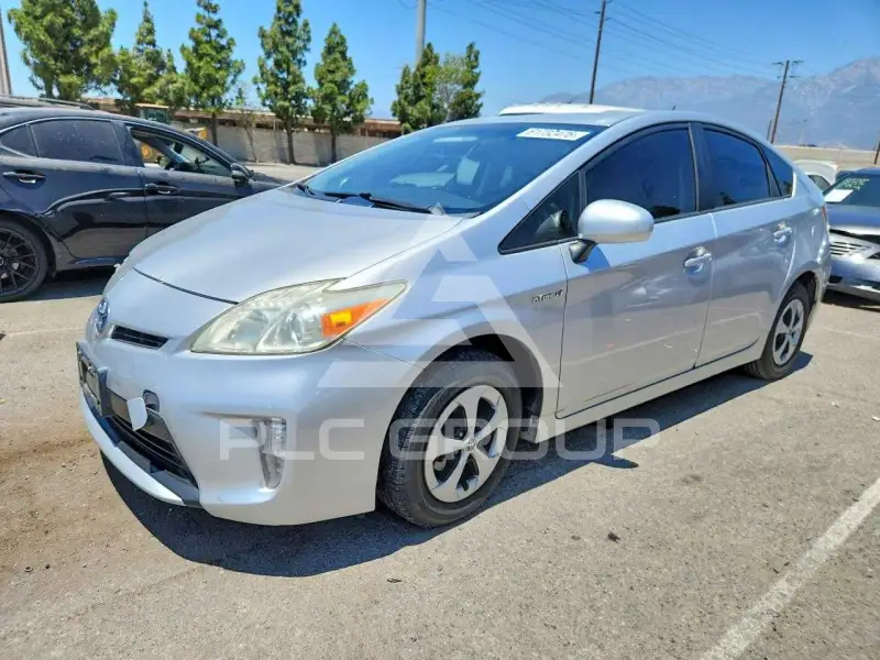 2013 Toyota PRIUS фото