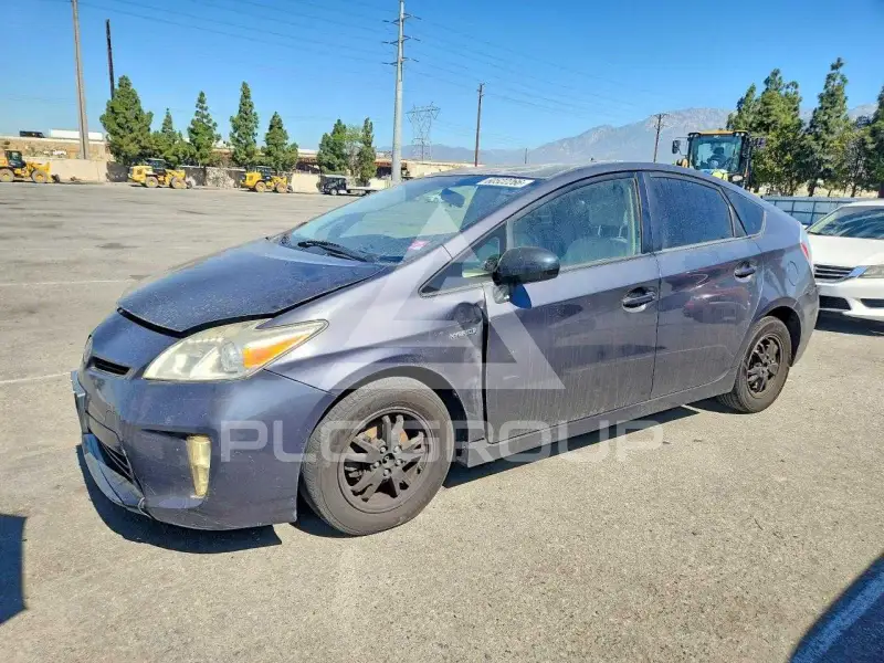 2013 Toyota PRIUS фото