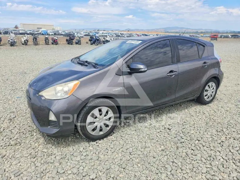 2013 Toyota PRIUS фото