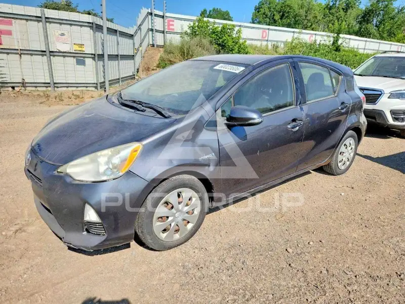 2013 Toyota PRIUS фото