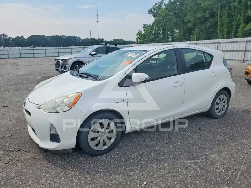 2013 Toyota PRIUS фото