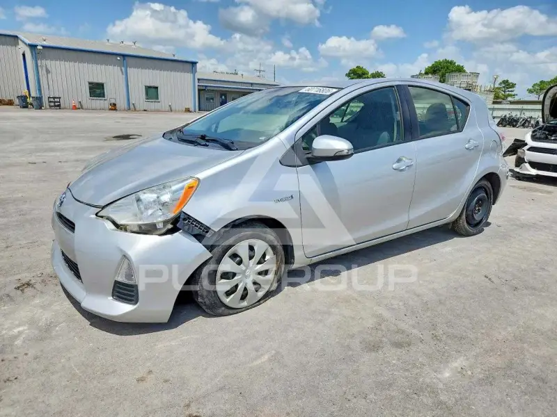 2013 Toyota PRIUS фото