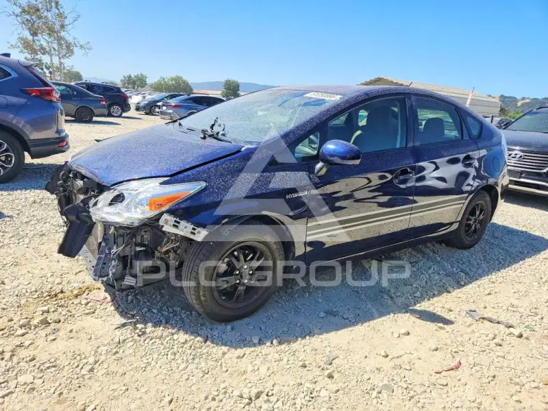 2013 Toyota PRIUS photo