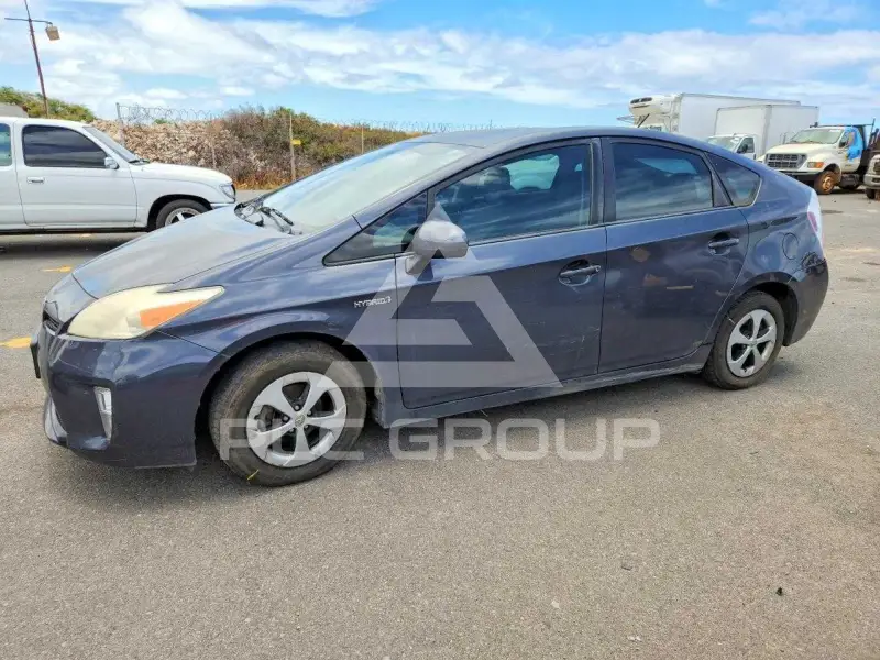 2013 Toyota PRIUS фото