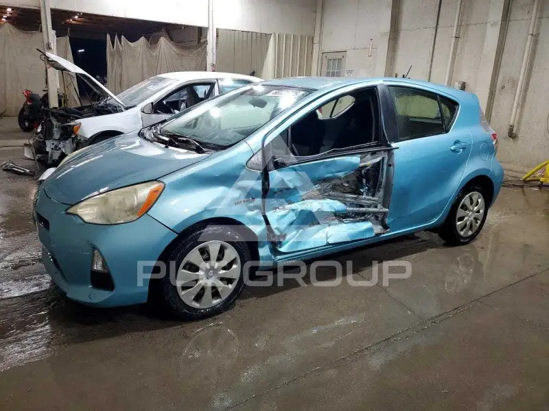2013 Toyota PRIUS фото