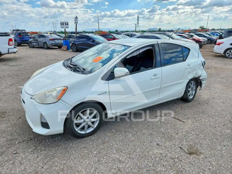 2013 Toyota PRIUS фото