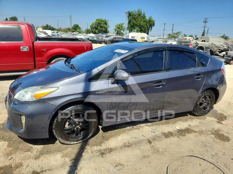 2013 Toyota PRIUS фото