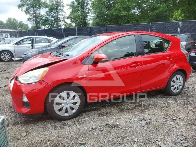 2013 Toyota PRIUS фото