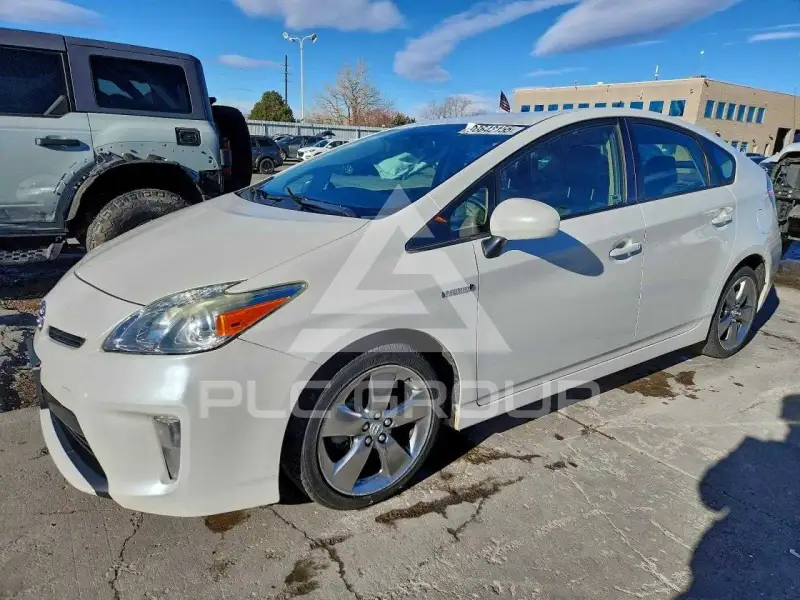 2013 Toyota PRIUS photo