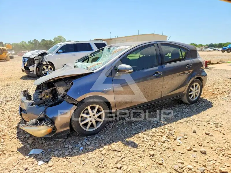 2013 Toyota PRIUS фото