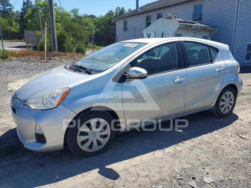 2013 Toyota PRIUS фото