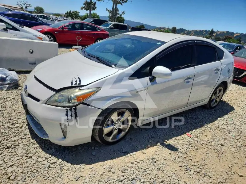 2013 Toyota PRIUS photo