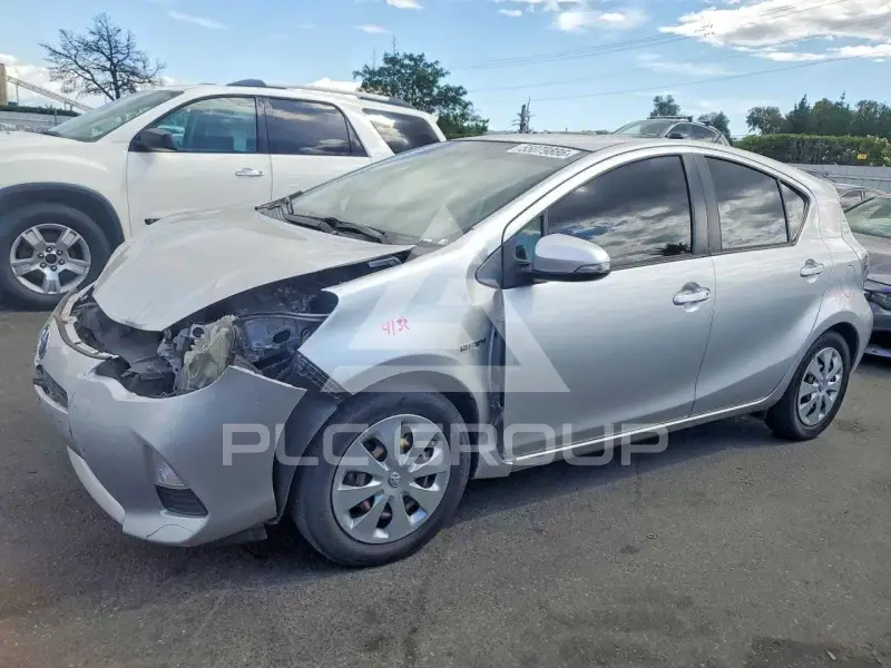 2013 Toyota PRIUS фото