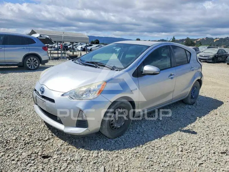 2013 Toyota PRIUS фото