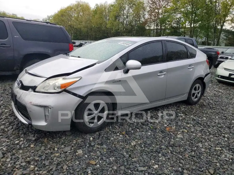 2013 Toyota PRIUS фото