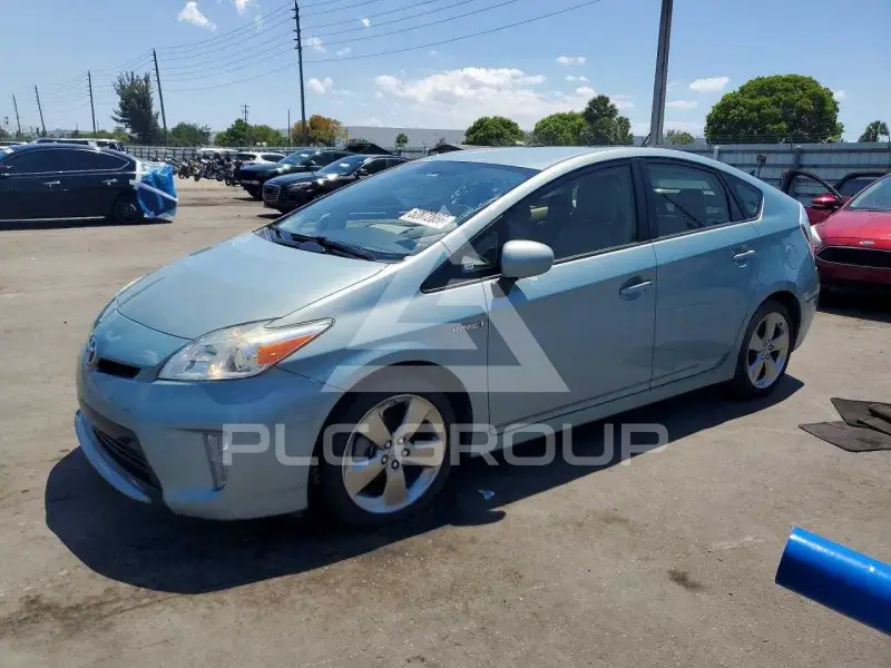 2013 Toyota PRIUS фото