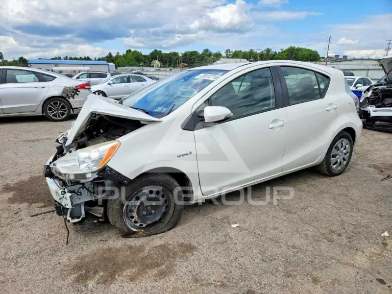 2013 Toyota PRIUS фото