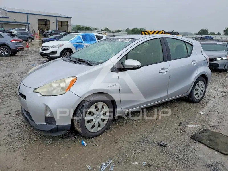 2013 Toyota PRIUS фото