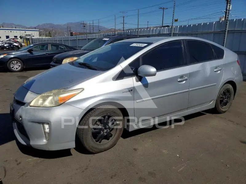 2013 Toyota PRIUS photo