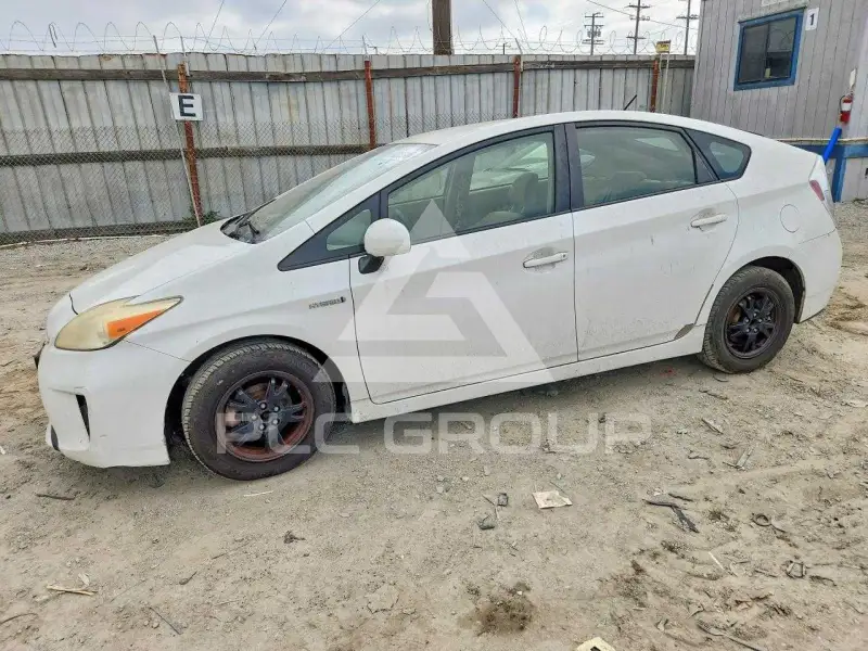 2013 Toyota PRIUS фото