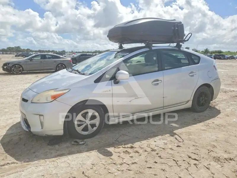 2013 Toyota PRIUS фото