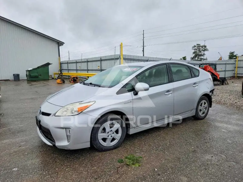 2013 Toyota PRIUS фото